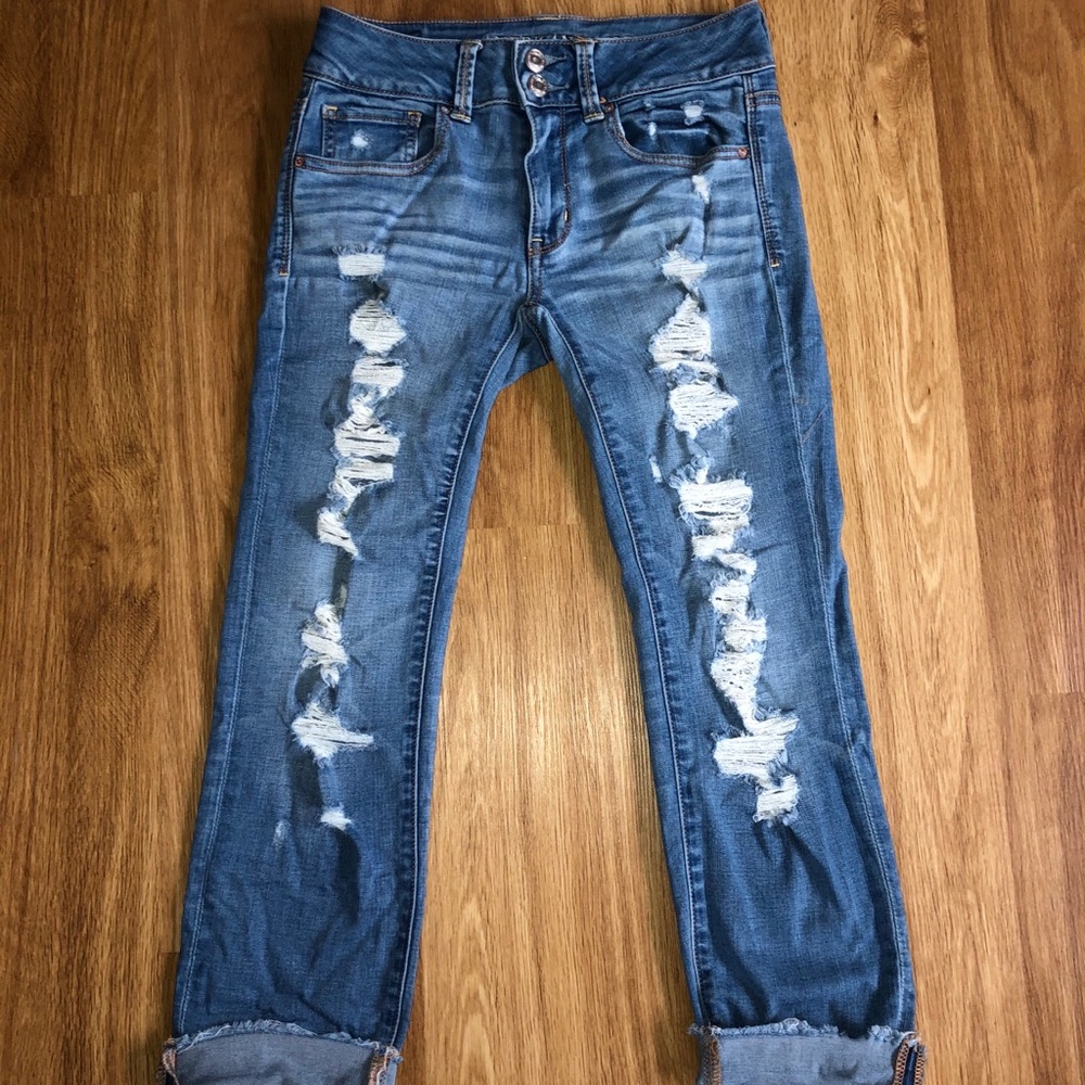 American Eagle ripped capris
